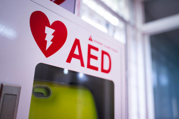 An AED defibrillator inside a wall-mounted cabinet.